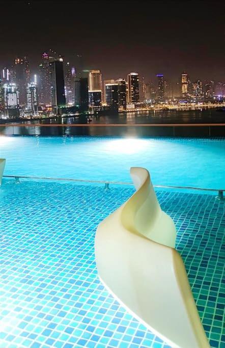 Amazing Apartment With Infinity Pool Дубай Екстериор снимка
