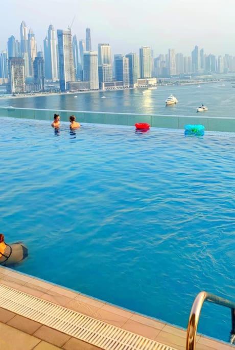 Amazing Apartment With Infinity Pool Дубай Екстериор снимка